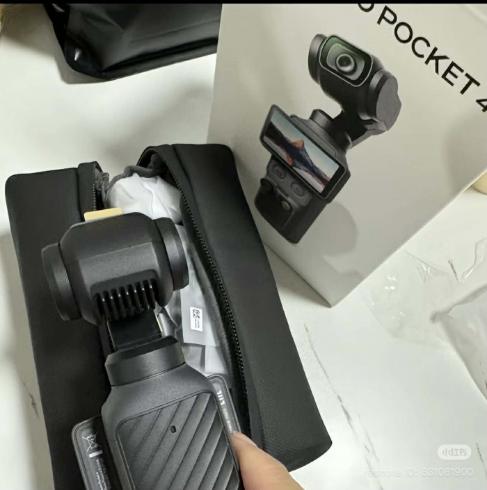 pocket-4-hand-on-2-1