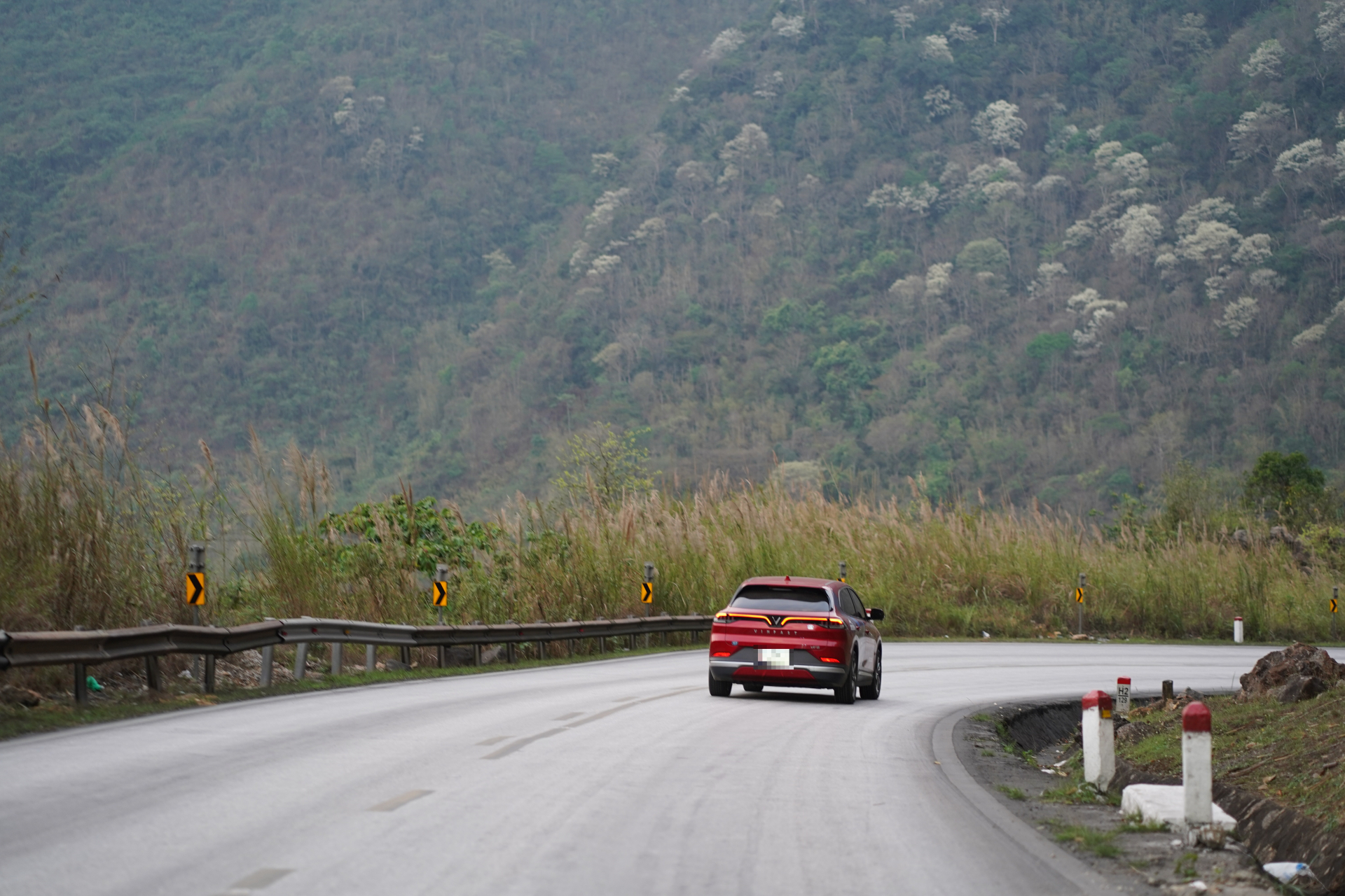 Sau chuyến "phượt" 10.000 km xuyên Đông Nam Á bằng xe điện, chủ xe nhận thấy lợi thế rõ ràng của “sân nhà” so với “sân khách” - Ảnh 11.