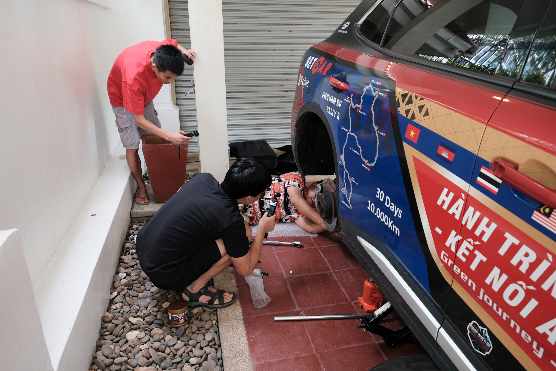 Sau chuyến "phượt" 10.000 km xuyên Đông Nam Á bằng xe điện, chủ xe nhận thấy lợi thế rõ ràng của “sân nhà” so với “sân khách” - Ảnh 7.
